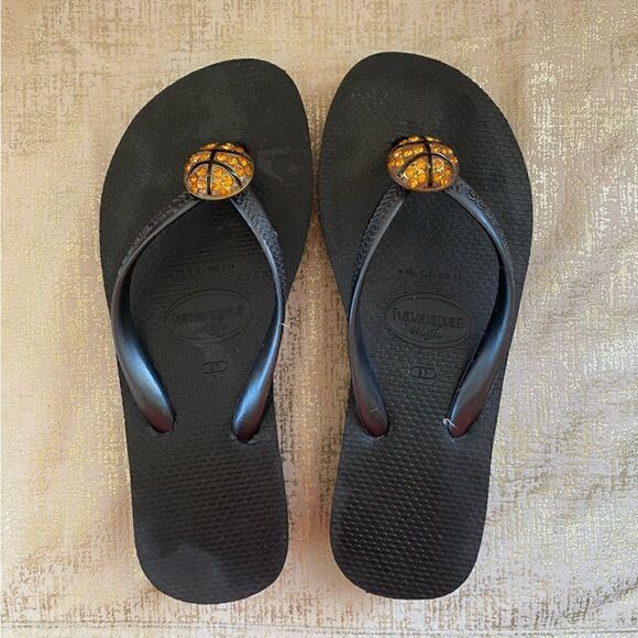 🩴Havaianas Black Wedge Flip Flops rhinestone basketball embellishments EUC Sz 7 - Picture 2 of 6